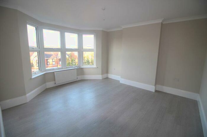 2 Bedroom Flat To Rent In Priory Avenue, High Wycombe, HP13