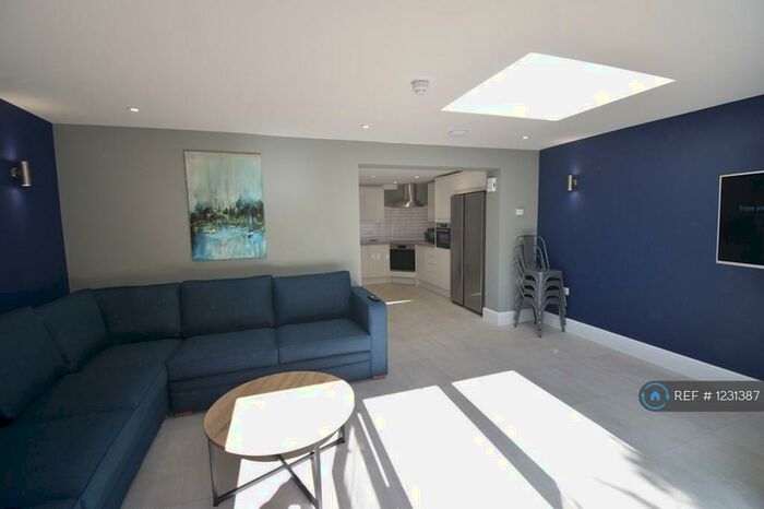 6 Bedroom Terraced House To Rent In Addington Road, Reading, RG1