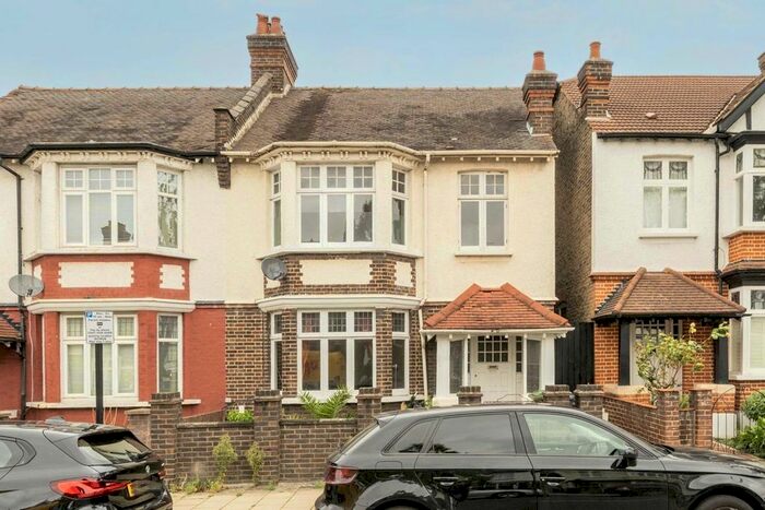 4 Bedroom Property To Rent In Cricklade Avenue, London, SW2