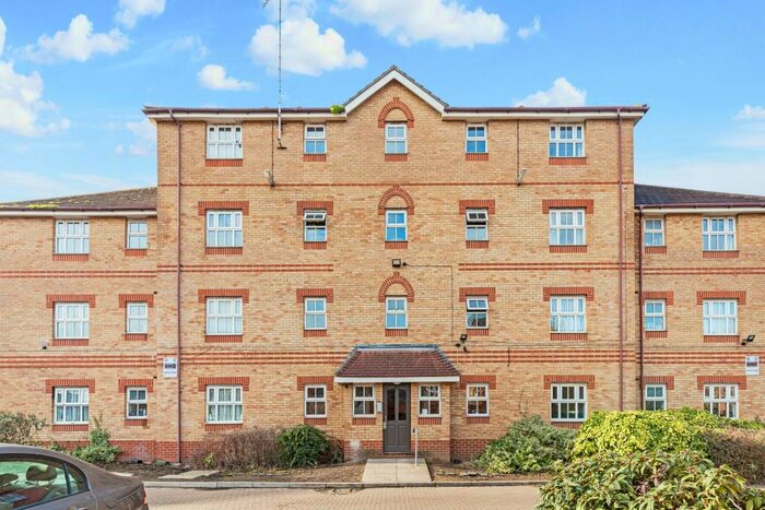 2 Bedroom Flat To Rent In Rose Court, Ilford, IG1