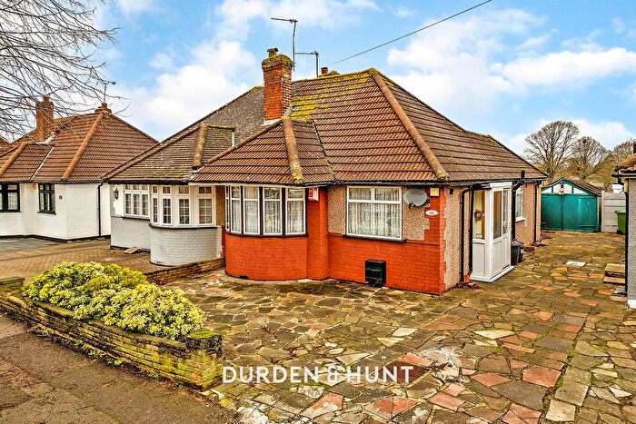 2 Bedroom Semi-Detached Bungalow For Sale In Warren Drive, Hornchurch, RM12