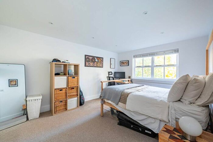 2 Bedroom Flat For Sale In Osbaldeston Road, , Stoke Newington, London, N16