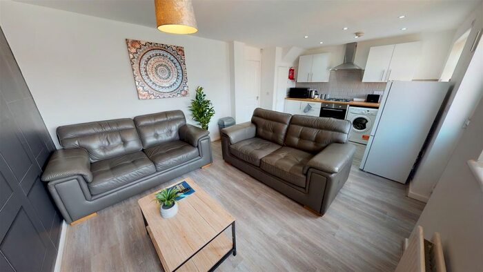 4 Bedroom End Of Terrace House To Rent In Flexley Avenue, Middlesbrough TS3