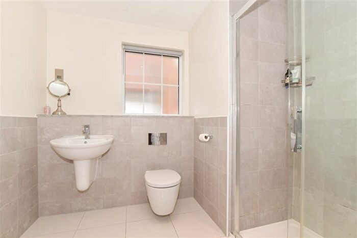 5 Bedroom Detached House For Sale In Rainbow Field, Faygate, Horsham, West Sussex, RH12