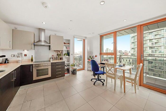 1 Bedroom Flat To Rent In Streamlight Tower, Province Square, E14