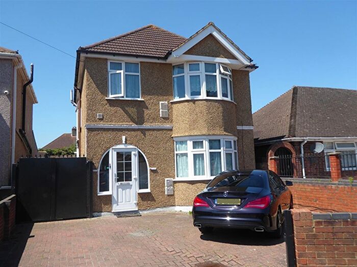 4 Bedroom Detached House To Rent In Cambridge Close, Hounslow, TW4