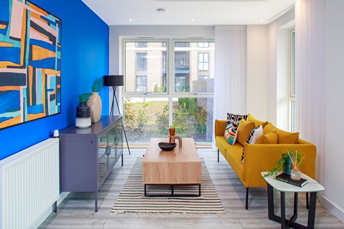 2 Bedroom Flat To Rent In New Road, Rainham, RM13