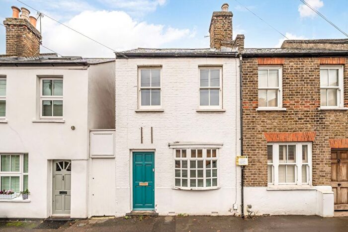 2 Bedroom Property For Sale In Queens Terrace, Old Isleworth, TW7