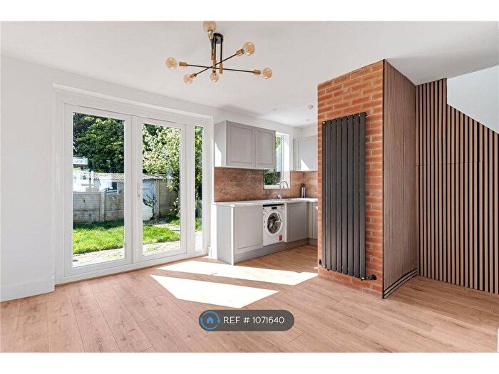 3 Bedroom End Of Terrace House To Rent In Hillcrest Road, London, BR1