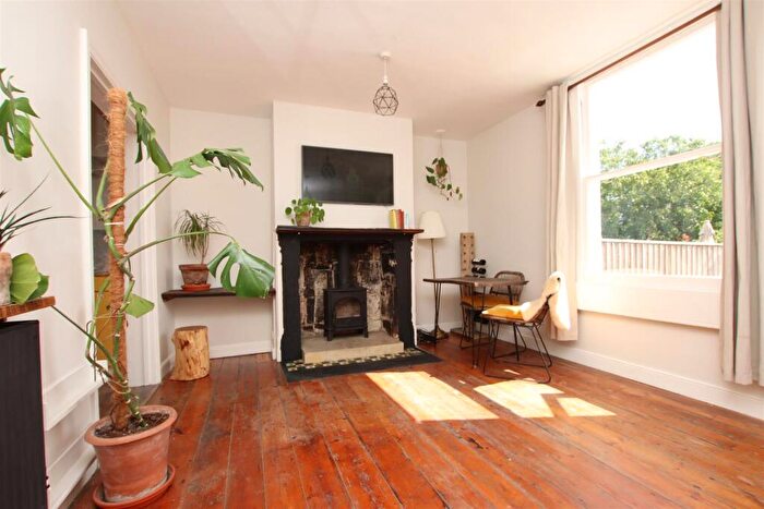 2 Bedroom Flat To Rent In City View, Walcot, BA1