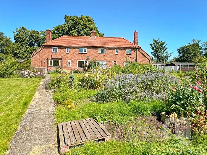 3 Bedroom Semi Detached House To Rent In Rookery Cottages New Buckenham, NR16