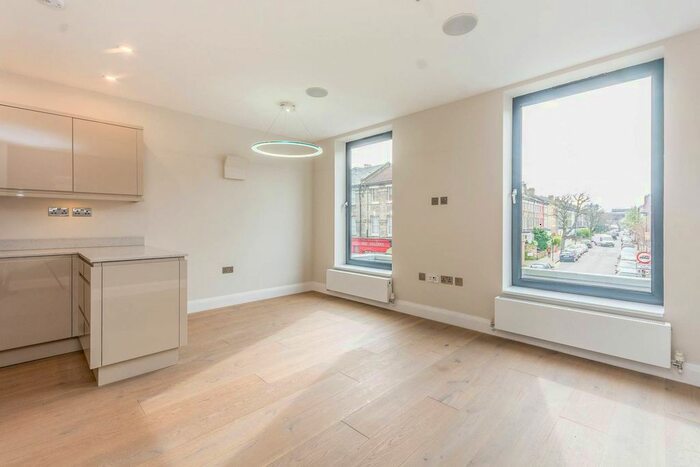 2 Bedroom Flat To Rent In Hornsey Road, Holloway, London, N7