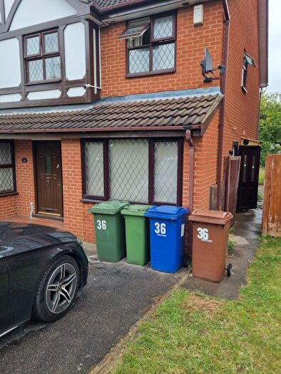 Studio To Rent In Charford Hundred, RM17