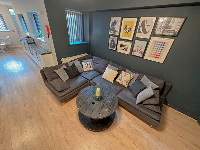 6 Bedroom Terraced House To Rent In Holt Road, L7