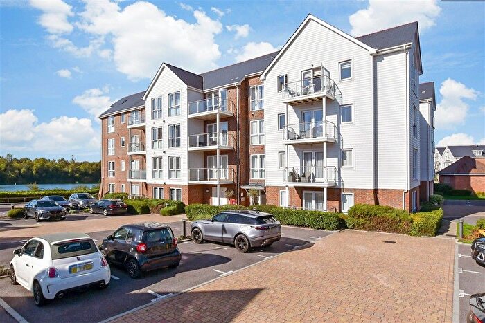 2 Bedroom Flat For Sale In Walters Close, Snodland, Kent, ME6