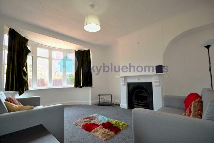 6 Bedroom Semi-Detached House To Rent In Queens Road, Leicester, LE2