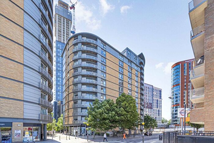 2 Bedroom Flat For Sale In Victoria Road, Acton, W3