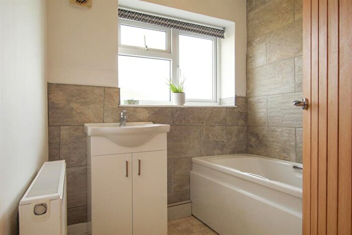 3 Bedroom Semi-Detached House To Rent In Ramscliffe Avenue, Donisthorpe, DE12