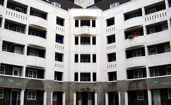 3 Bedroom Flat To Rent In Ossulston Street, London, NW1