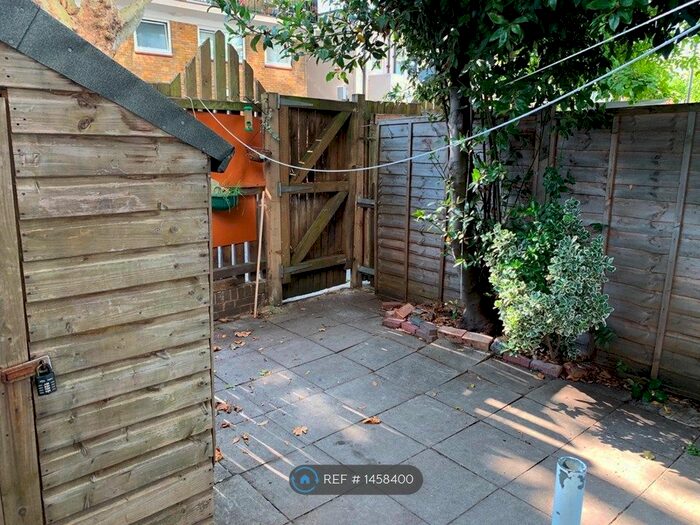 3 Bedroom Maisonette To Rent In Howcroft House, London, E3