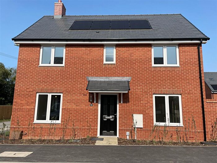 3 Bedroom Detached House To Rent In Warsash, Southampton, SO31