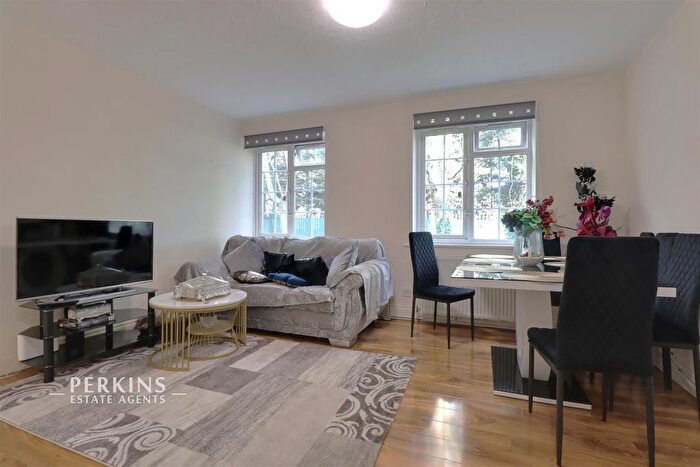 3 Bedroom Flat To Rent In Greenford, UB6