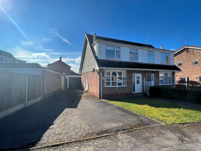 3 Bedroom Semi-Detached House To Rent In Cottesmore Close, Grantham, NG31