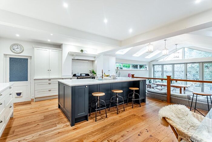 4 Bedroom Semi Detached House For Sale In Waverley Road, St. Albans, Hertfordshire, AL3