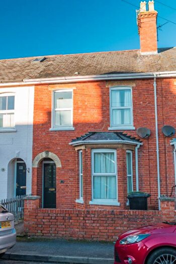 3 Bedroom Terraced House To Rent In Gloucester Road, Newbury, RG14