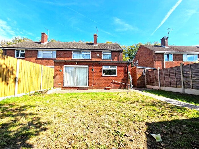 3 Bedroom Town House To Rent In Spinney Road, Luton, LU3