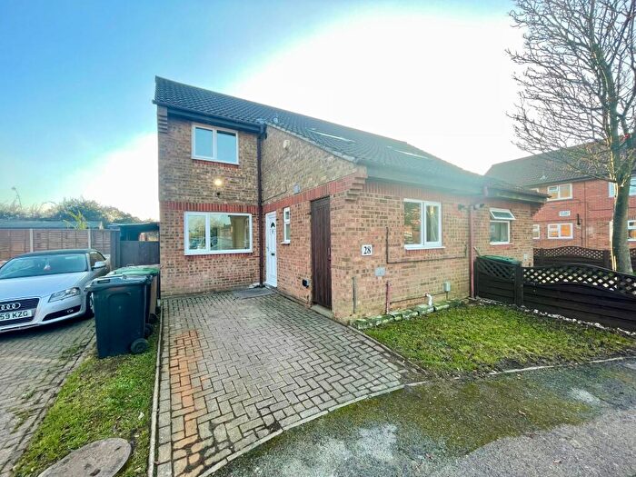 3 Bedroom House To Rent In Runham Close, Luton, LU4