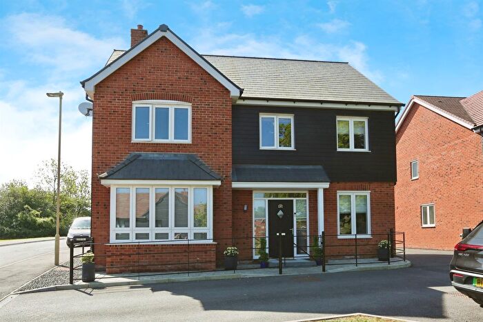 4 Bedroom Detached House For Sale In Turnberry Close, Botley, Southampton, SO32