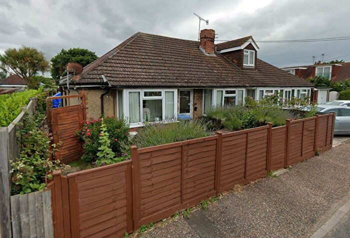 3 Bedroom Semi-Detached Bungalow To Rent In Grand Avenue, Wick, Littlehampton, BN17