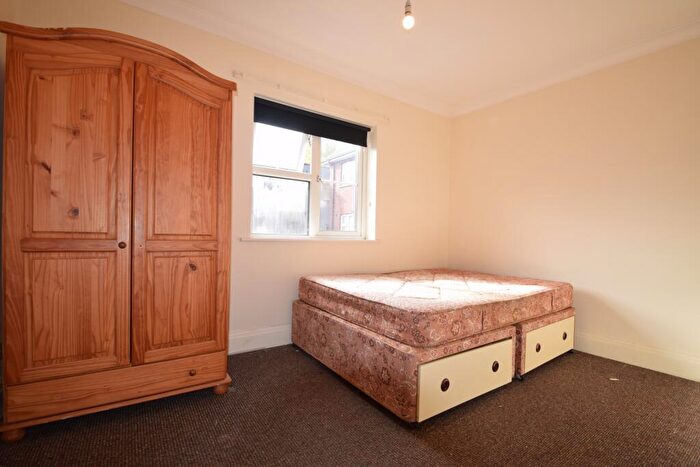 1 Bedroom Flat To Rent In Llanbleddian Gardens, Cathays, CF24