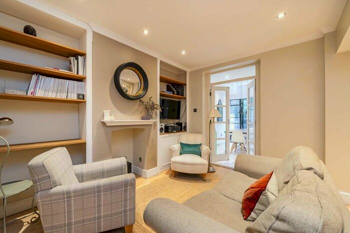 2 Bedroom Flat To Rent In Cambridge Street, London, SW1V