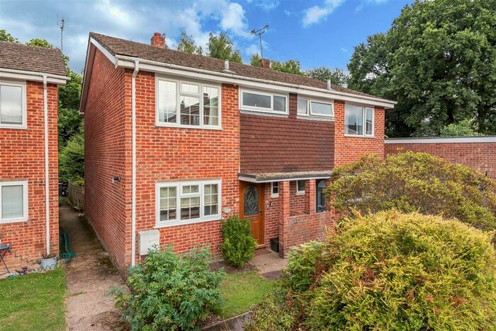3 Bedroom Semi-Detached House To Rent In Clare Gardens, Petersfield, GU31