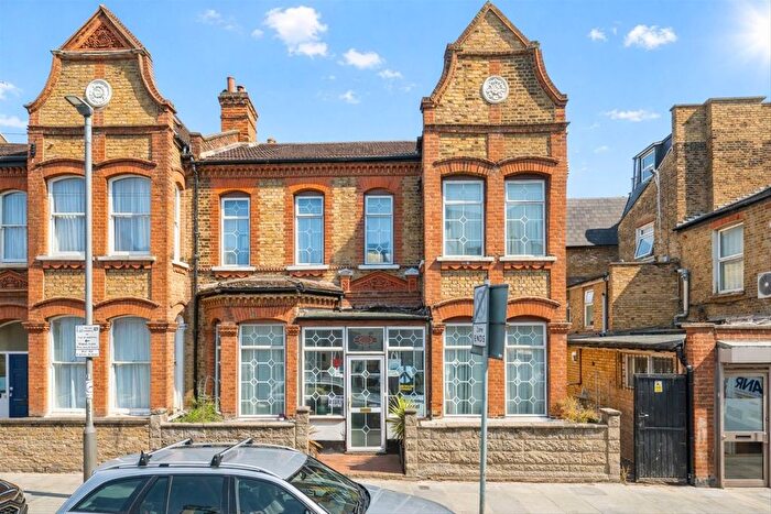 6 Bedroom Semi Detached House For Sale In Dafforne Road, Tooting, SW17