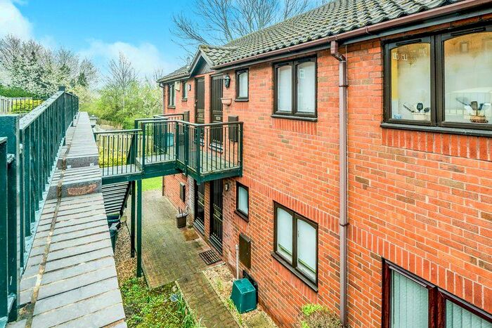 Flat To Rent In Wyatt Close, High Wycombe, HP13