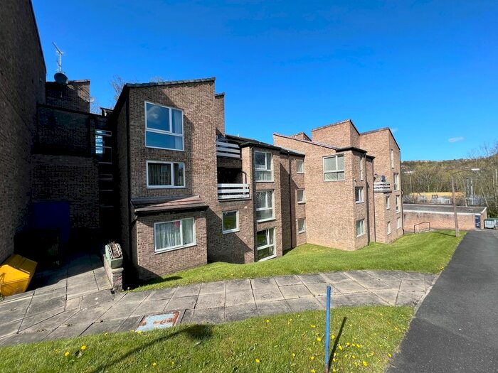 1 Bedroom Flat To Rent In Frizley Gardens, Bradford, West Yorkshire, BD9