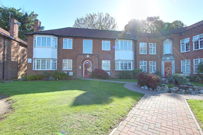 2 Bedroom Flat For Sale In The Grange, Grange View Road, Whetstone, N20