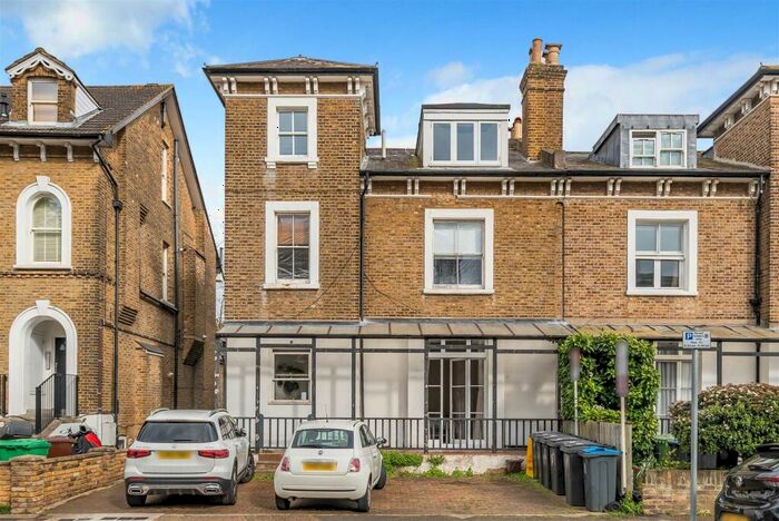 Studio To Rent In Fassett Road, Surbiton, KT1