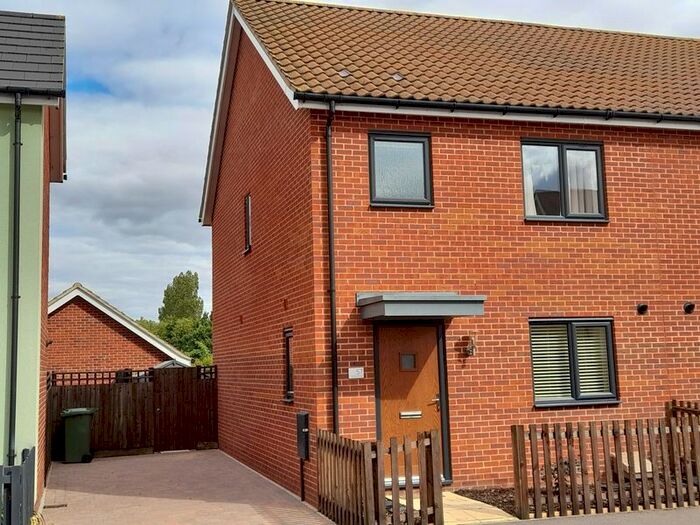 3 Bedroom Semi-Detached House To Rent In Vickers Way, Cambridge, CB23