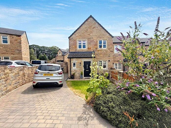 3 Bedroom End Of Terrace House For Sale In Bolton Drive, Silsden, BD20