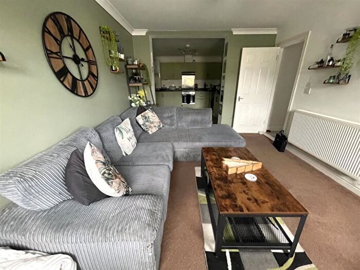 2 Bedroom Flat For Sale In West Street, Fareham, PO16