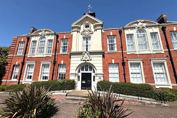 2 Bedroom Apartment For Sale In Coggeshall Road, Braintree, CM7