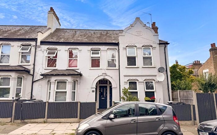 8 Bedroom End Of Terrace House For Sale In Flats – Seaton, Chandos Road, Tottenham, N17