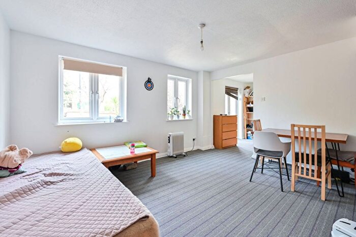 2 Bedroom Property For Sale In Isambard Place, Rotherhithe, London, SE16