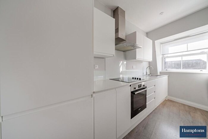 2 Bedroom Apartment To Rent In Rialto Road, CR4