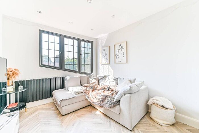 1 Bedroom Flat For Sale In Holmesdale Road, Selhurst, London, SE25