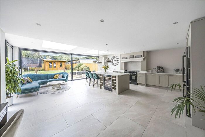 4 Bedroom Detached House For Sale In Chertsey, Surrey, KT16